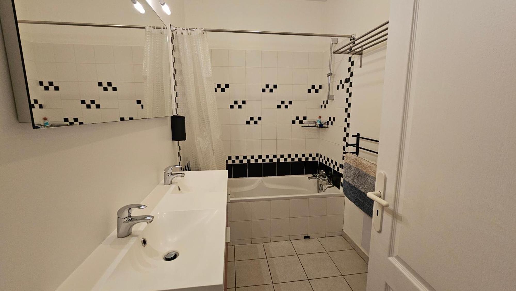 Bed To Rent - Maison Calme Avec Jacuzzi Sous Supplement Bordeaux Luaran gambar